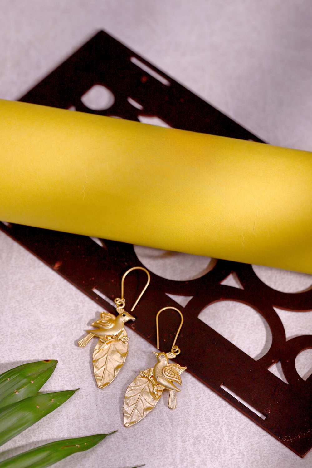 Charming Bird Leaf Dangle Earrings