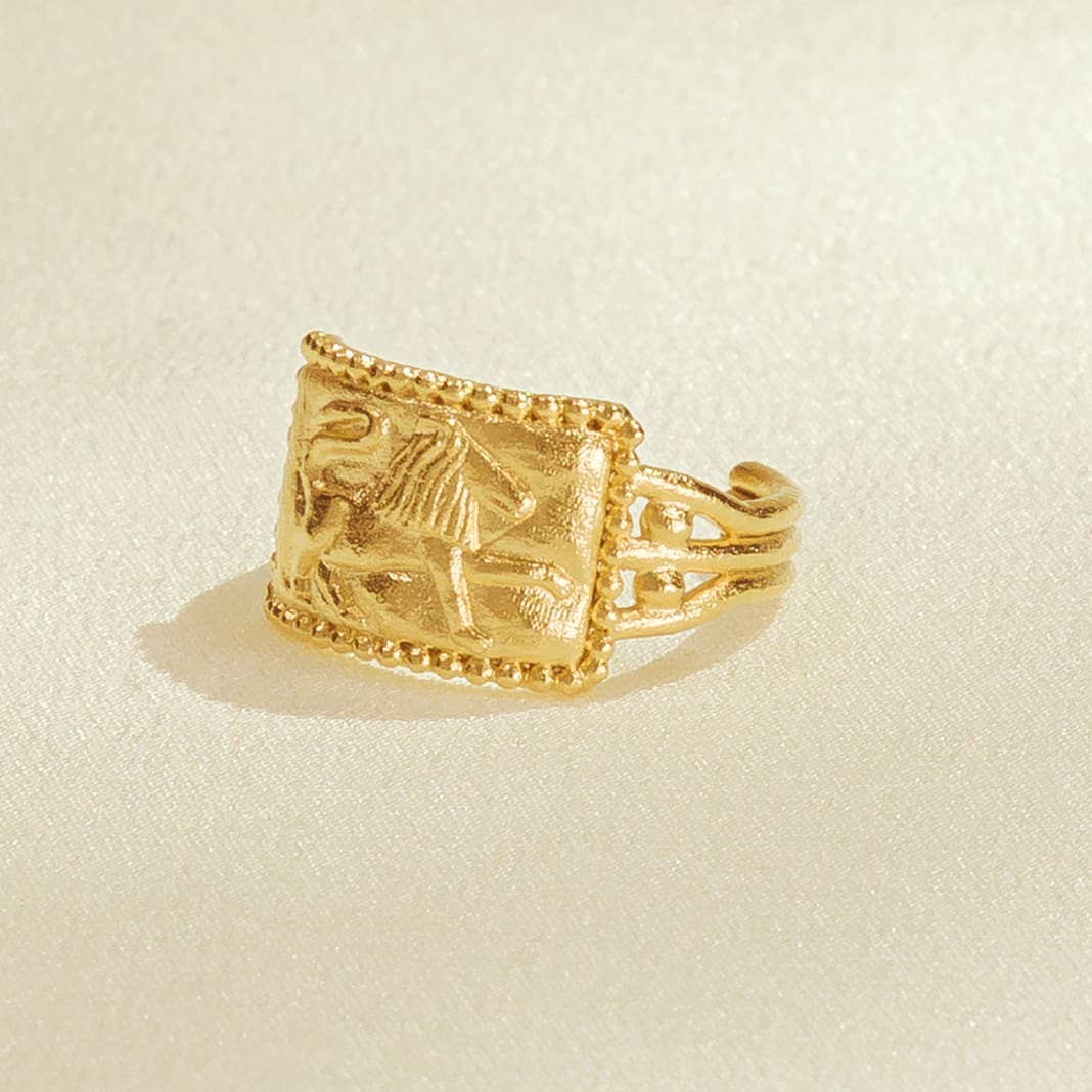 Elegant Antique-Style Etched Ring