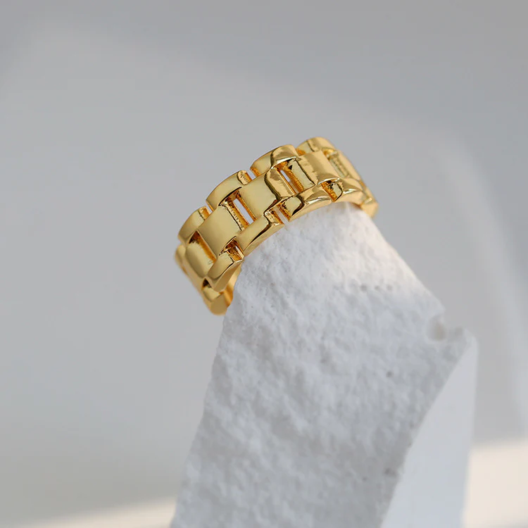 Elegant Link Chain Ring