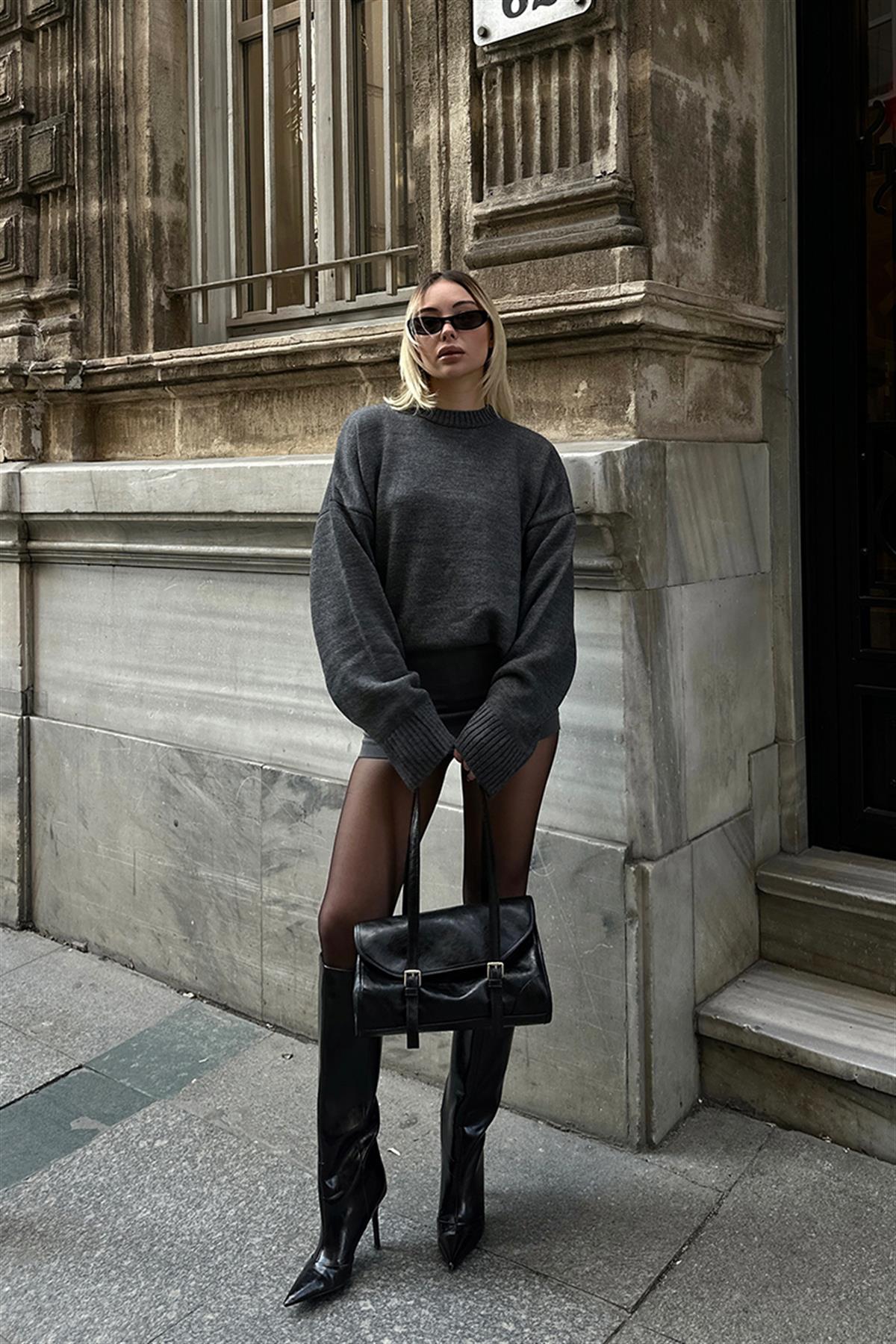 Elegant Black Shoulder Bag