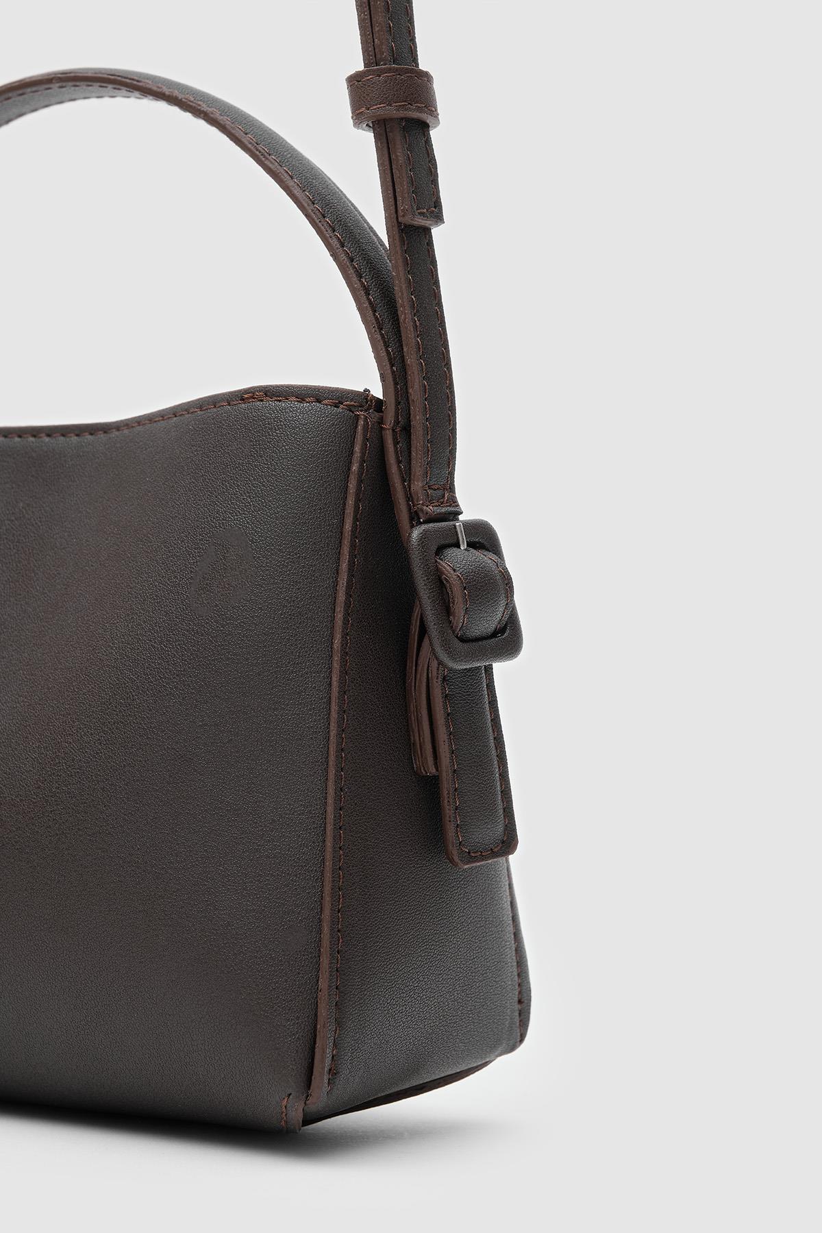 Chic Brown Crossbody Bag